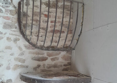 feeders on exposed stone walls