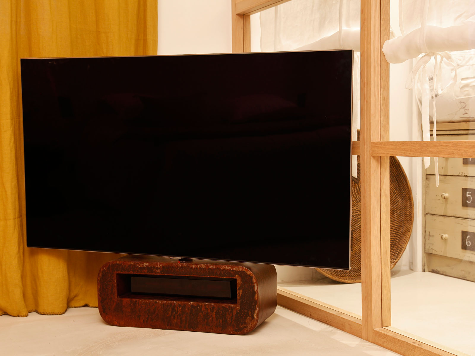 meuble tv réalisé sur-mesure en métal rouillé